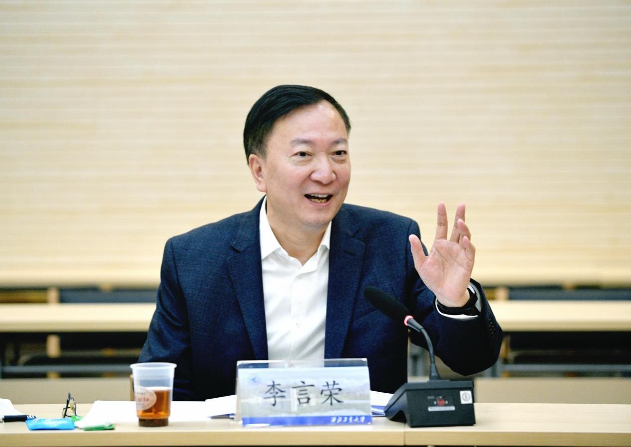 图2-1 李言荣书记指导人事人才工作.jpeg undefined